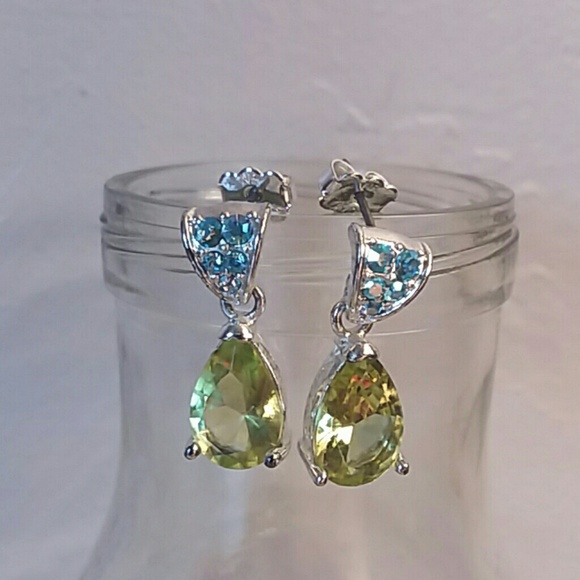 AVON earrings - Picture 1 of 5